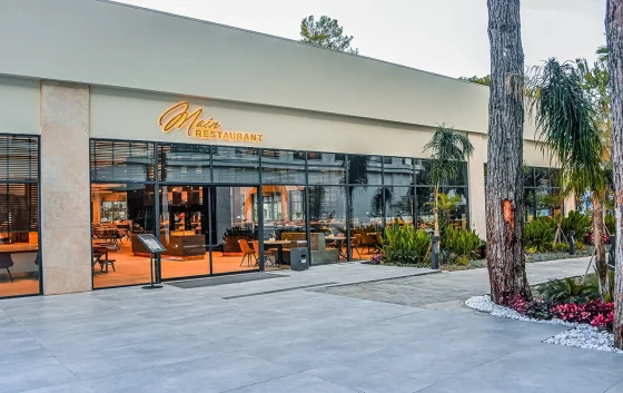 RESTAURANT & BAR