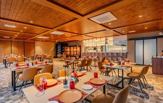 RESTAURANT & BAR